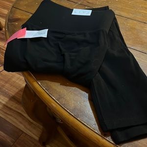 Livi lane Bryant leggings